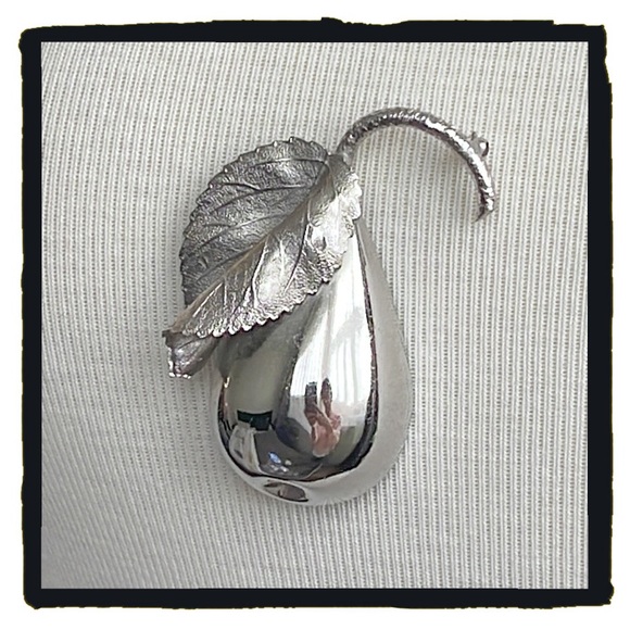 💕Beautiful Vintage Silver Tone Pear Pin💕 - Picture 1 of 6